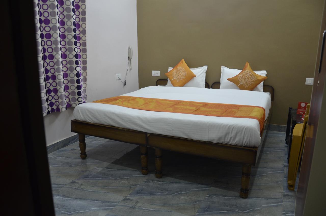 Oyo 7622 Varanasi Stays Exterior photo