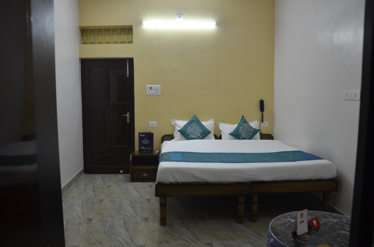Oyo 7622 Varanasi Stays Exterior photo